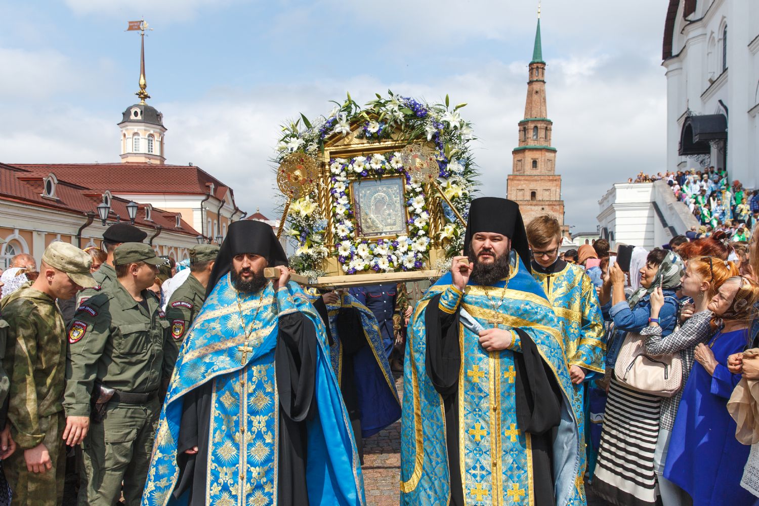 Расписание богослужений в дни празднования обретения Казанской иконы Божией Матери