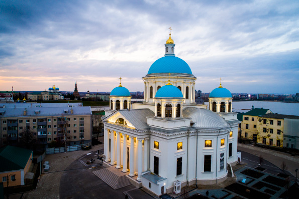 В день пребывания освящённой копии Годеновского креста в Казанском соборе будут совершаться молебные пения