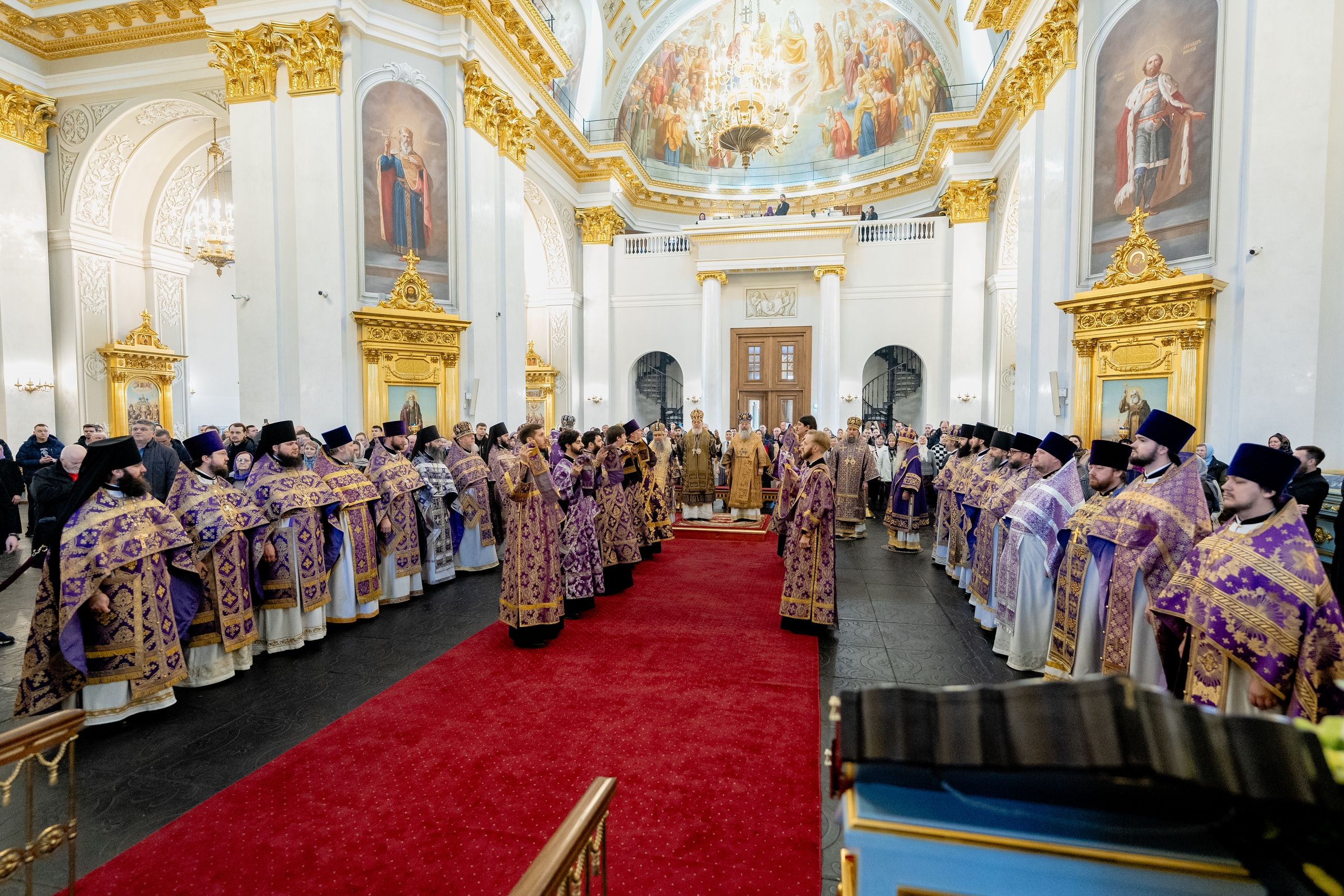В Неделю 2-ю Великого поста Литургию в Казанском соборе возглавил собор архипастырей