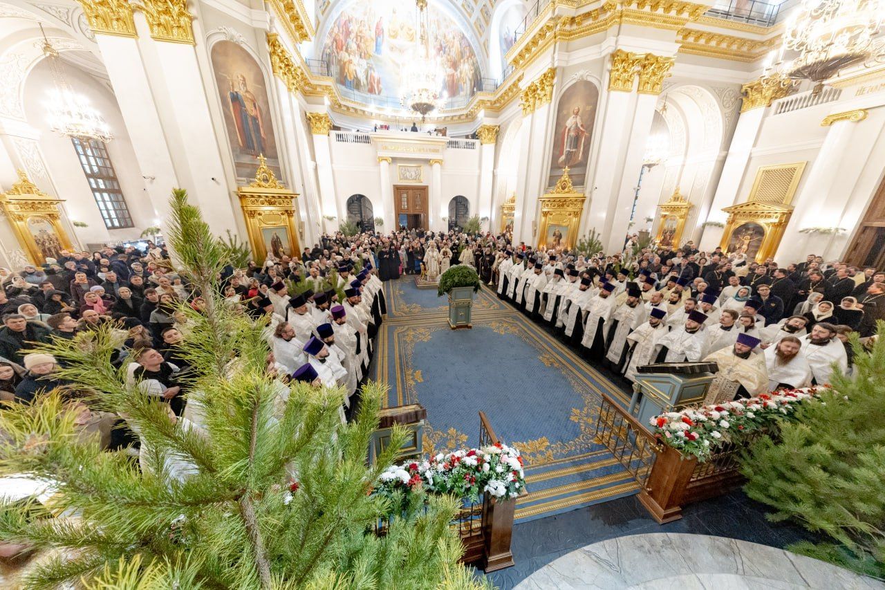 В Рождественскую ночь митрополит Кирилл совершил праздничную Литургию в Казанском соборе столицы Татарстана