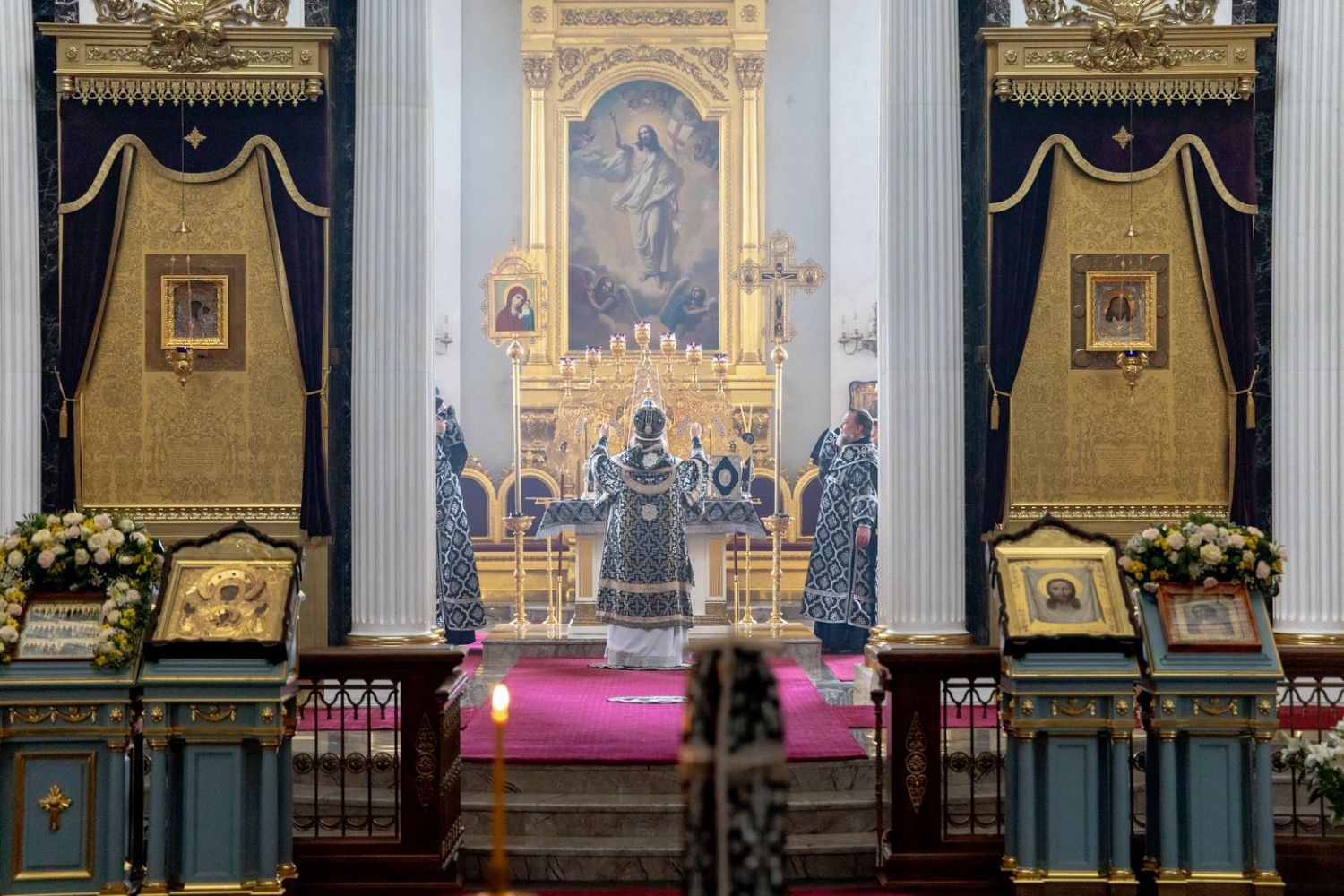 Митрополит Кирилл совершил в Казанском кафедральном соборе первую в этом году Литургию Преждеосвящённых Даров