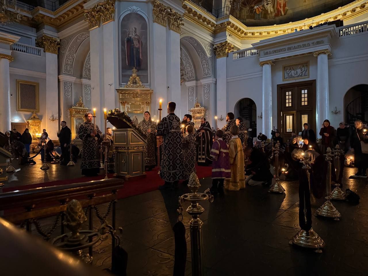 В Казанском Богородицком монастыре состоялось второе богослужение Пассии