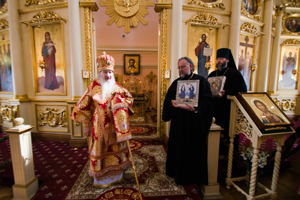 В Неделю о самаряныне митрополит Феофан совершил Литургию в Богородицком монастыре Казани