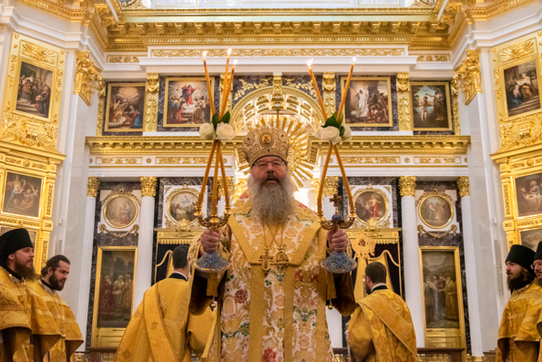 В Неделю 21-ю по Пятидесятнице митрополит Кирилл совершил Литургию в Казанском соборе столицы Татарстана