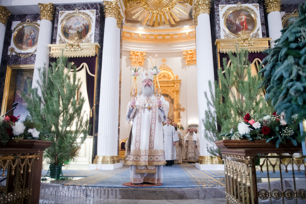 В праздник Рождества Христова митрополит Кирилл совершил Литургию в соборе Казанской иконы Божией Матери