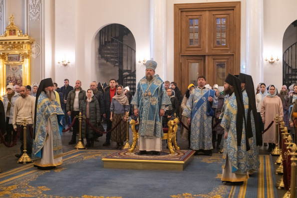 В праздник Введения во храм Божией Матери в Казанском соборе состоялось архиерейское богослужение