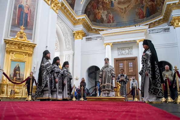 Митрополит Кирилл совершил первую в этом году Литургию Преждеосвящённых Даров в Казанском соборе столицы