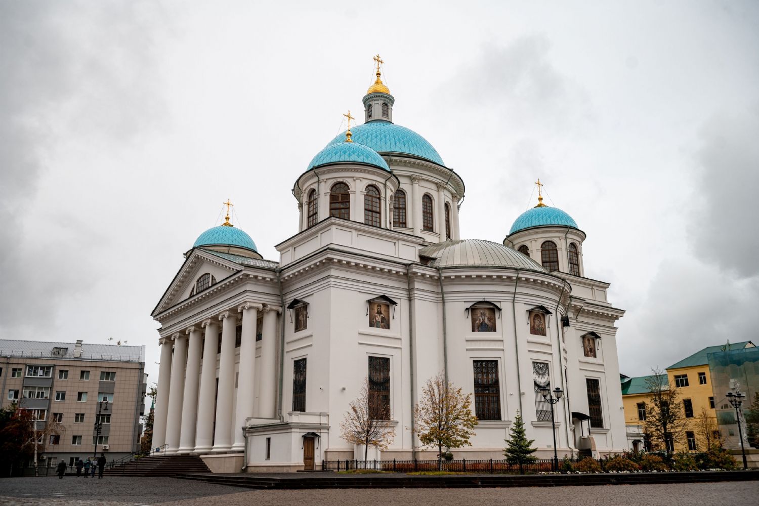 В Казанском кафедральном соборе совершена Литургия в день прибытия крестного хода с Годеновским крестом