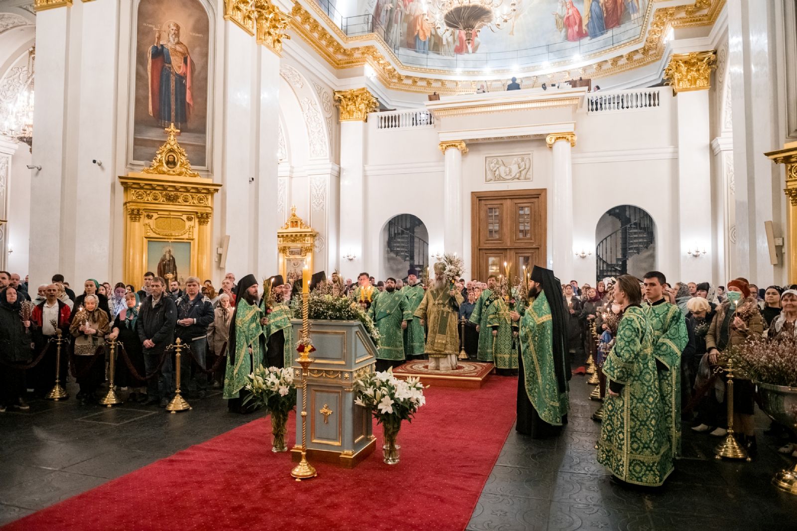 В канун праздника Входа Господня в Иерусалим митрополит Кирилл совершил всенощное бдение в Казанском кафедральном соборе