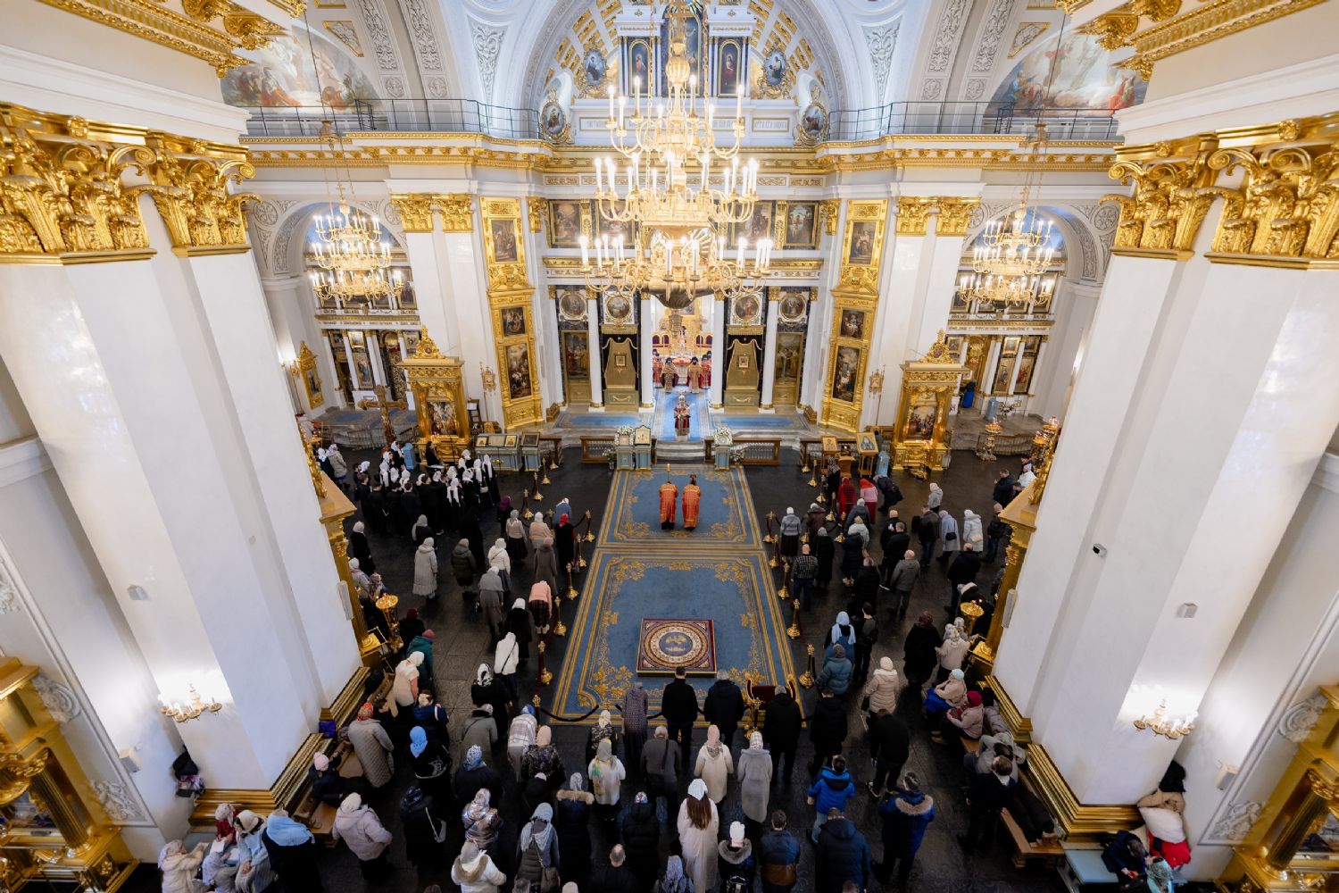 В Неделю 35-ю по Пятидесятнице митрополит Кирилл совершил Литургию в Казанском кафедральном соборе