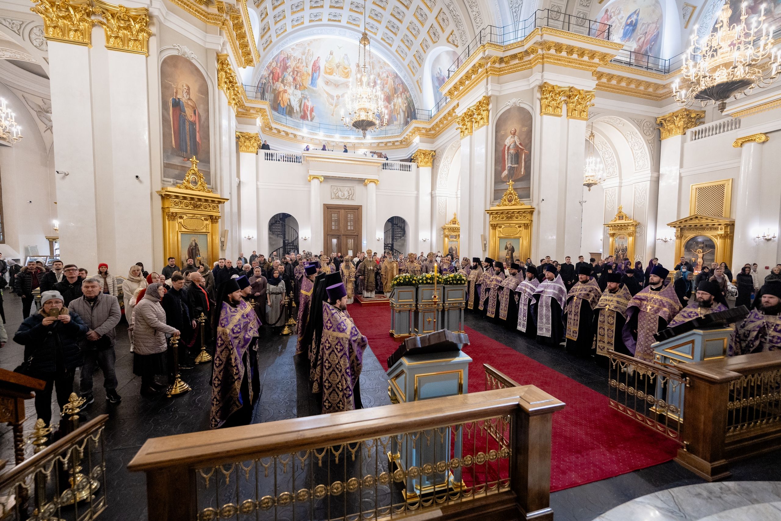 В канун Недели 2-й Великого поста сонм архиереев совершил всенощное бдение в Казанском кафедральном соборе